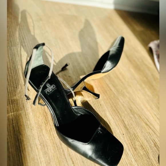 Fendi Shoes - Vintage FENDI leather and chain heels - Size 7.5